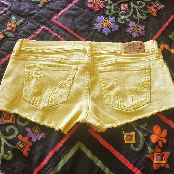 HOLLISTER yellow cheeky shorts sz 7 w28 - Picture 2 of 5